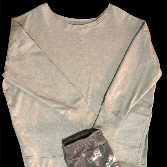 Terra & Sky Tops - 🛑SOLD🛑Oversized light grey sweatshirt
